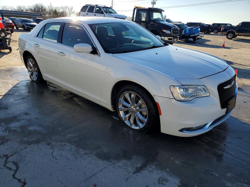 Photo 4 from auction – 2016 CHRYSLER 300 LIMITE with VIN 2C3CCARG2GH253373