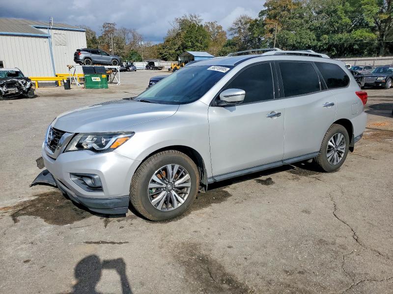 NISSAN PATHFINDER 2017 with VIN 5N1DR2MN6HC695762 - Photo from auction