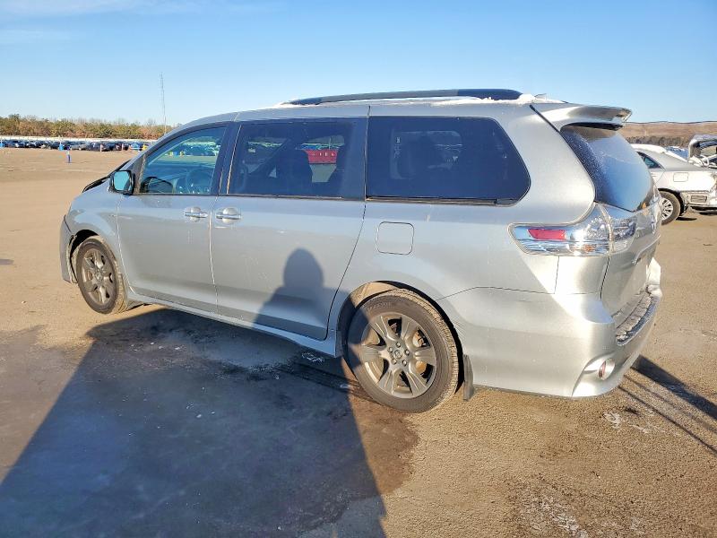 Photo 2 from auction – 2020 TOYOTA SIENNA SE with VIN 5TDEZ3DC5LS234492