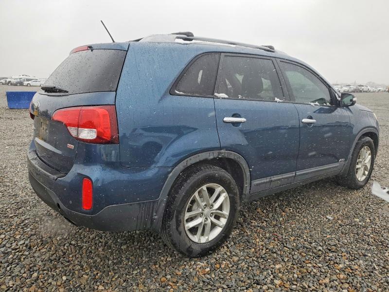 Photo 3 from auction – 2015 KIA SORENTO LX with VIN 5XYKTDA71FG553780