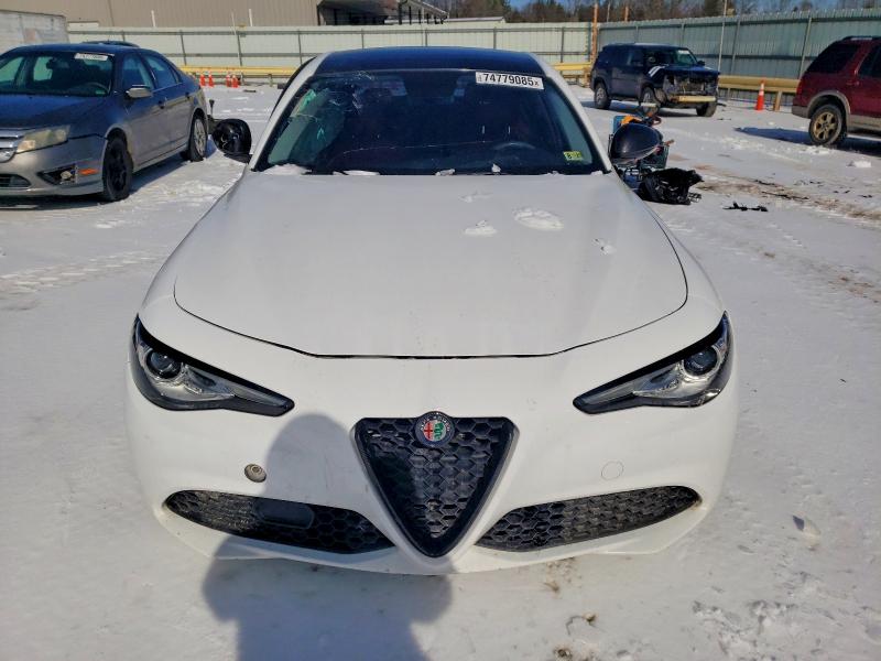Photo 5 from auction – 2018 ALFA ROMEO GIULIA Q4 with VIN ZARFAEDN1J7592338