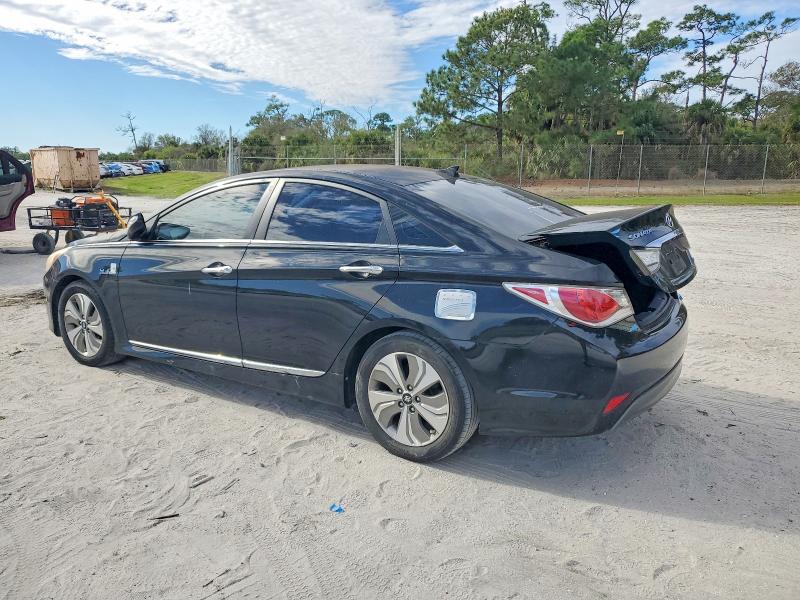 Photo 2 from auction – 2013 HYUNDAI SONATA with VIN KMHEC4A41DA080040