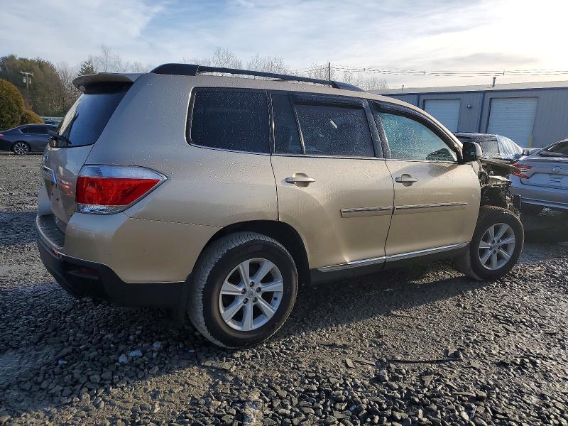 Photo 3 from auction – 2013 TOYOTA HIGHLANDER with VIN 5TDBK3EH0DS246830