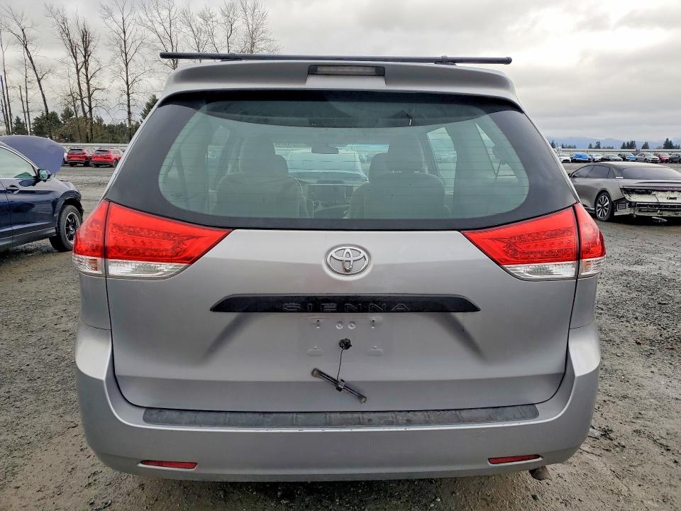 Photo 6 from auction – 2014 TOYOTA SIENNA with VIN 5TDZK3DC0ES467088