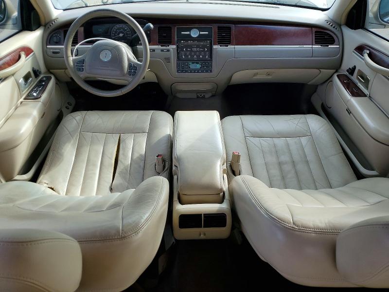 Photo 8 from auction – 2004 LINCOLN TOWN CAR E with VIN 1LNHM81W04Y606197