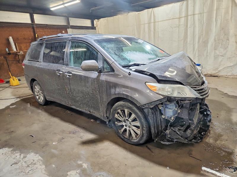 Photo 4 from auction – 2013 TOYOTA SIENNA XLE with VIN 5TDDK3DC9DS061402