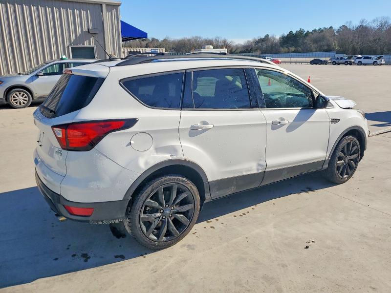 Photo 3 from auction – 2019 FORD ESCAPE SE with VIN 1FMCU0GD2KUA55714