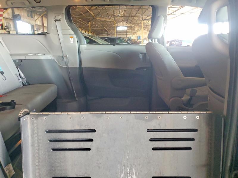 Photo 11 from auction – 2018 TOYOTA SIENNA XLE with VIN 5TDYZ3DC2JS944122