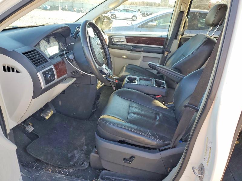 Photo 7 from auction – 2010 CHRYSLER TOWN & COU with VIN 2A4RR8DX9AR448158