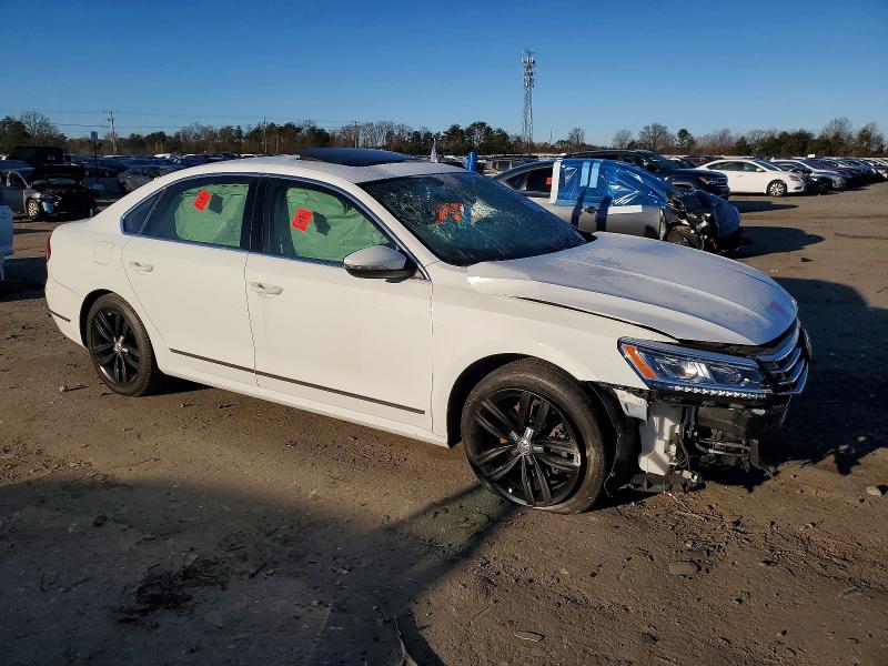 Photo 4 from auction – 2016 VOLKSWAGEN PASSAT with VIN 1VWCM7A36GC001825