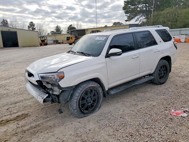 TOYOTA 4RUNNER 2017 z numerem VIN JTEBU5JR4H5439459 - Zdjęcie z aukcji