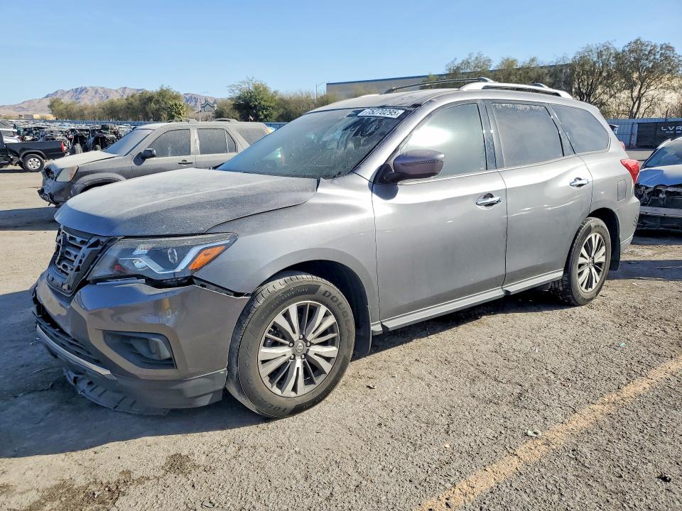 NISSAN PATHFINDER 2017 with VIN 5N1DR2MN2HC615728 - Photo from auction