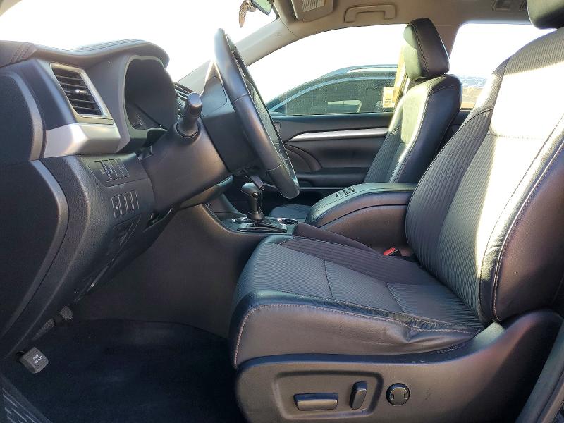 Photo 7 from auction – 2018 TOYOTA HIGHLANDER with VIN 5TDZZRFH3JS281143