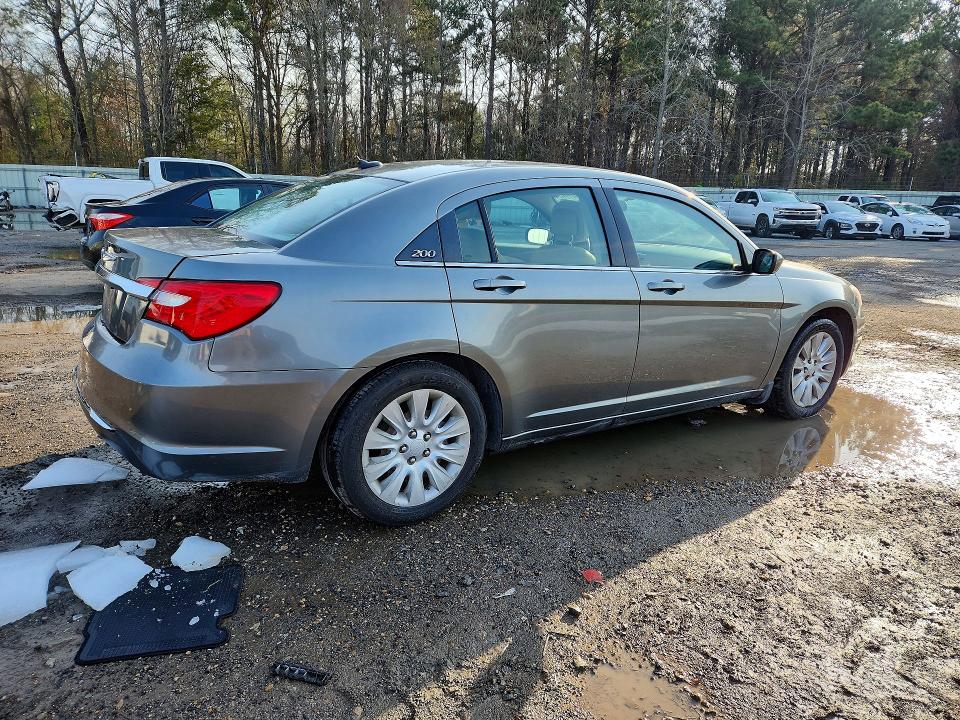 Photo 3 from auction – 2012 CHRYSLER 200 LX with VIN 1C3CCBAB1CN304403