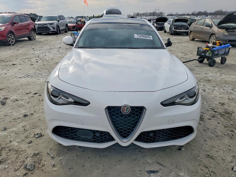 Photo 5 from auction – 2018 ALFA ROMEO GIULIA with VIN ZARFAECN0J7598388