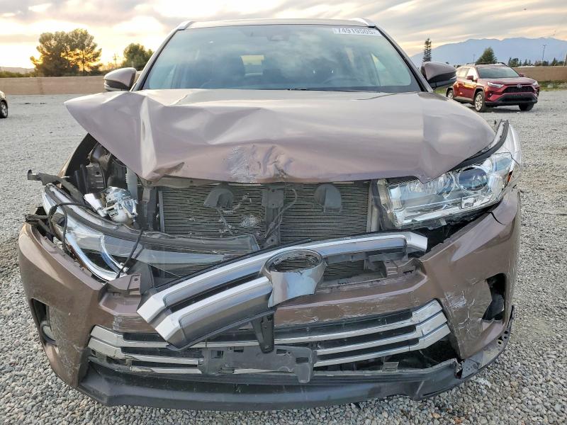 Photo 5 from auction – 2019 TOYOTA HIGHLANDER with VIN 5TDKZRFH9KS355667
