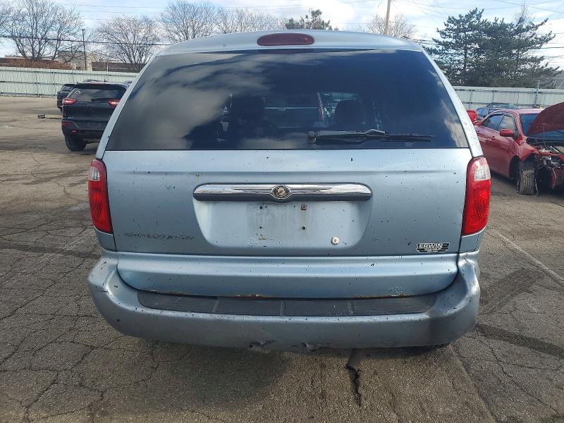Photo 6 from auction – 2006 CHRYSLER TOWN & COU with VIN 1A4GP45R96B548854