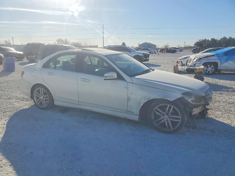 Photo 4 from auction – 2012 MERCEDES-BENZ C with VIN WDDGF4HB9CA606413