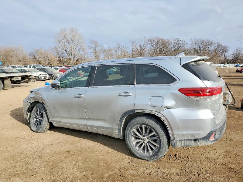 Photo 2 from auction – 2018 TOYOTA HIGHLANDER with VIN 5TDJZRFH1JS885187