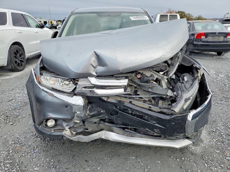 Photo 5 from auction – 2017 MITSUBISHI OUTLANDER with VIN JA4AD3A34HZ022488