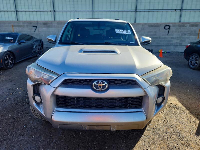 Zdjęcie 5 z aukcji – 2018 TOYOTA 4RUNNER SR z VIN JTEBU5JR5J5533498