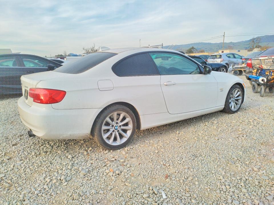 Photo 3 from auction – 2011 BMW 335 XI with VIN WBAKF9C54BE261525