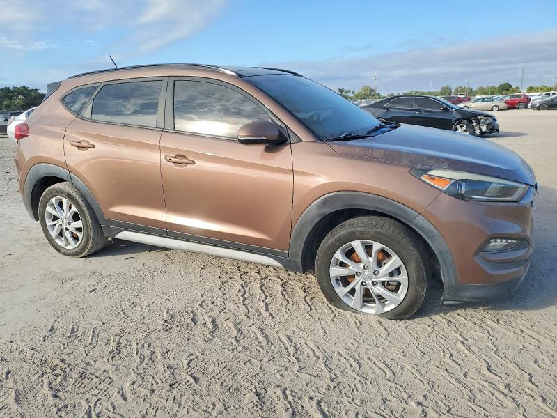 Photo 4 from auction – 2017 HYUNDAI TUCSON with VIN KM8J33A24HU561539