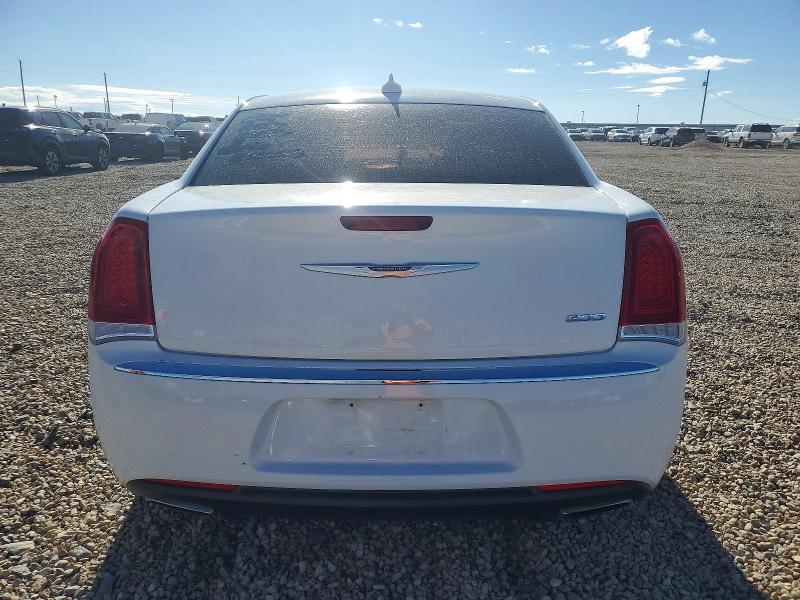 Photo 6 from auction – 2018 CHRYSLER 300 LIMITE with VIN 2C3CCAEG4JH123138