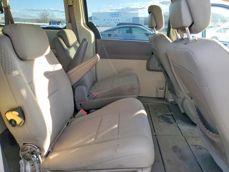 Photo 11 from auction – 2010 CHRYSLER TOWN & COU with VIN 2A4RR5D16AR492726
