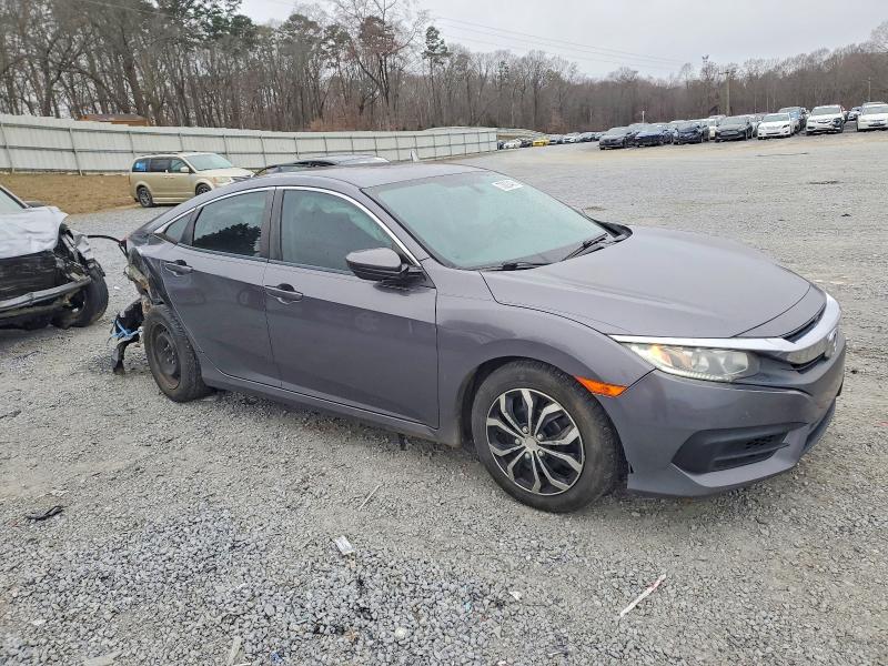 Photo 4 from auction – 2018 HONDA CIVIC LX with VIN 19XFC2F52JE001949