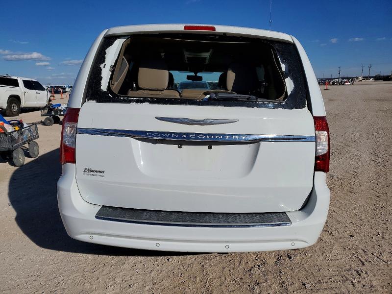 Photo 6 from auction – 2015 CHRYSLER TOWN & COU with VIN 2C4RC1CG2FR520454