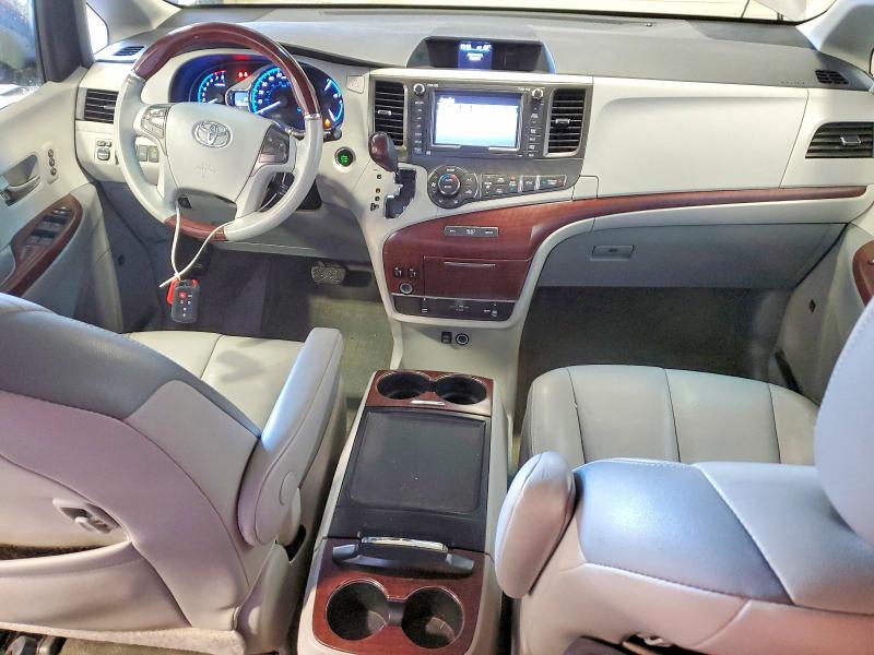 Photo 8 from auction – 2013 TOYOTA SIENNA XLE with VIN 5TDDK3DC3DS049522