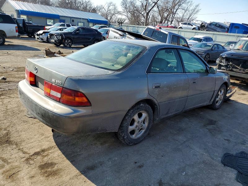 Photo 3 from auction – 1998 LEXUS ES 300 with VIN JT8BF28G4W5020119