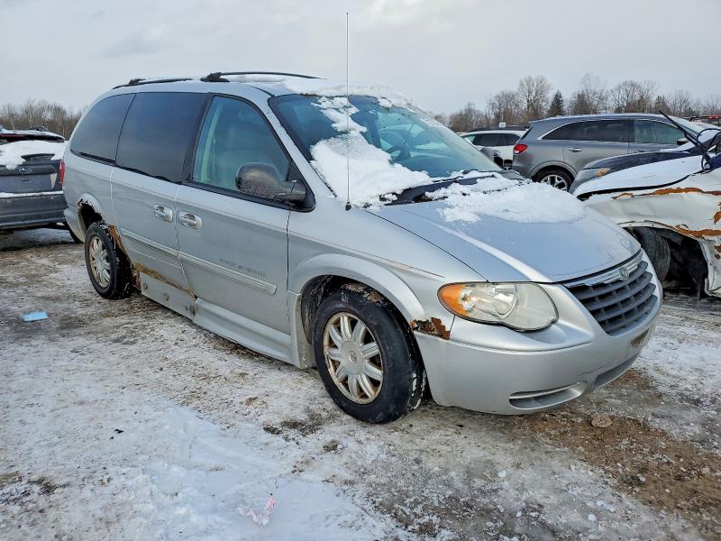 Photo 4 from auction – 2007 CHRYSLER TOWN & COU with VIN 2A4GP54L97R121759
