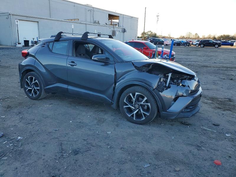 Photo 4 from auction – 2018 TOYOTA C-HR XLE with VIN NMTKHMBX5JR017652