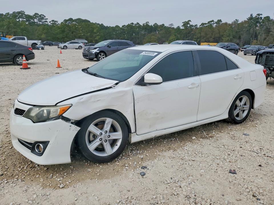 TOYOTA CAMRY 2014 مع رقم تعريف المركبة 4T1BF1FK8EU776989 - صورة من المزاد