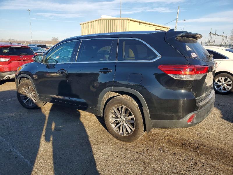 Photo 2 from auction – 2018 TOYOTA HIGHLANDER with VIN 5TDJZRFH9JS889925