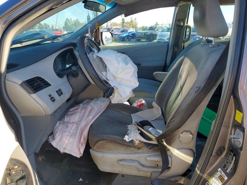 Photo 7 from auction – 2011 TOYOTA SIENNA with VIN 5TDZK3DC0BS104768