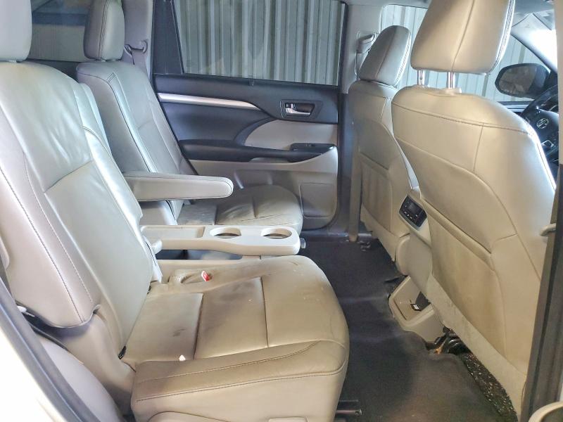 Photo 11 from auction – 2018 TOYOTA HIGHLANDER with VIN 5TDKZRFH9JS538968