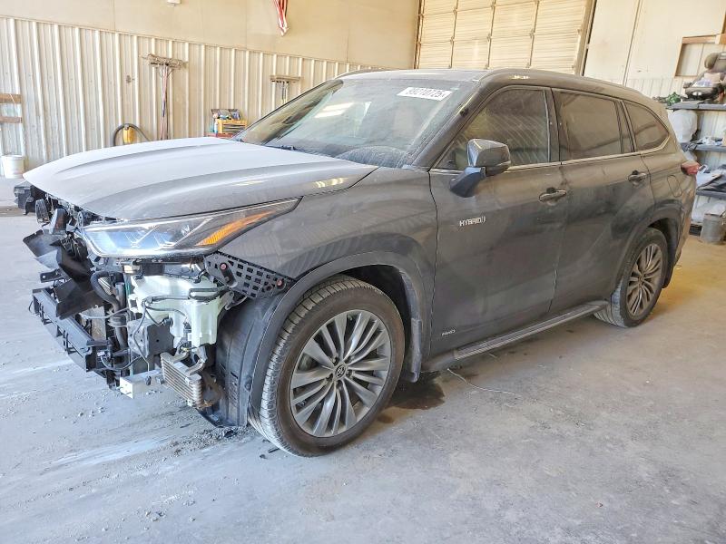 TOYOTA HIGHLANDER 2021 with VIN 5TDEBRCH1MS063827 - Photo from auction