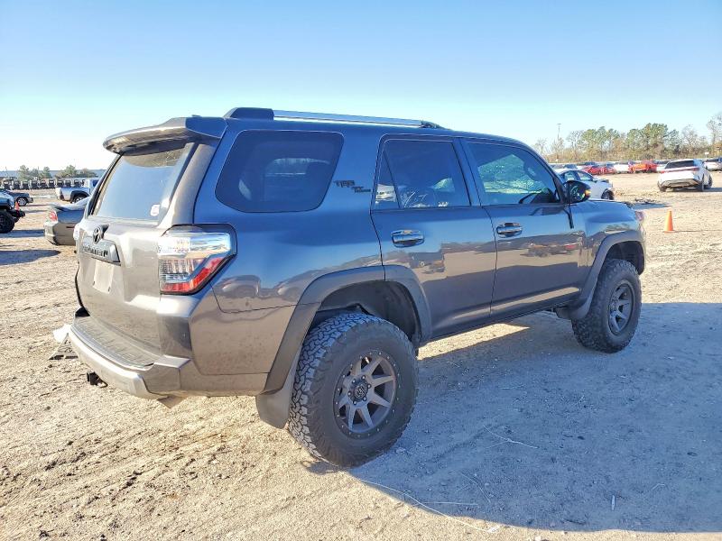 Photo 3 from auction – 2018 TOYOTA 4RUNNER SR with VIN JTEBU5JR8J5484961