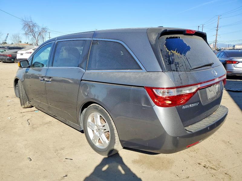 Photo 2 from auction – 2011 HONDA ODYSSEY TO with VIN 5FNRL5H95BB061881