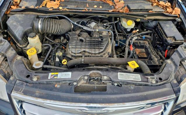 Photo 12 from auction – 2015 CHRYSLER TOWN & COU with VIN 2C4RC1JG4FR677664