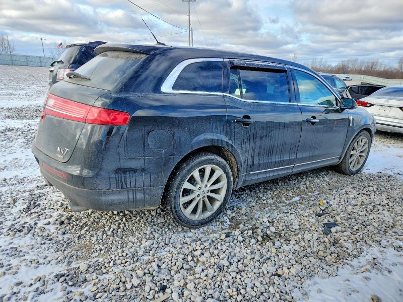 Photo 3 from auction – 2011 LINCOLN MKT with VIN 2LMHJ5AT0BBJ51170