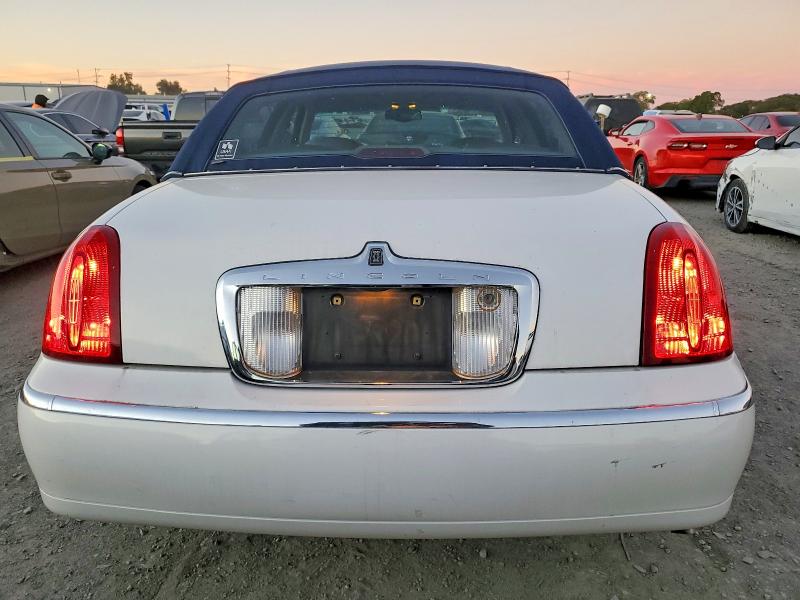 Photo 6 from auction – 2000 LINCOLN TOWN CAR with VIN 1LNHM83W8YY809728