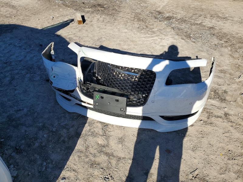 Photo 12 from auction – 2018 CHRYSLER 300 with VIN 2C3CCABG4JH244496