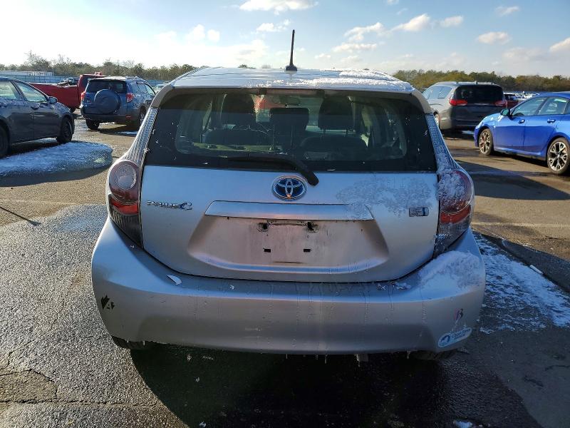 Photo 6 from auction – 2014 TOYOTA PRIUS C with VIN JTDKDTB33E1563602
