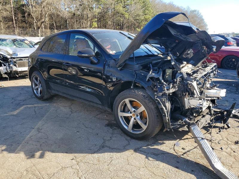 Photo 4 from auction – 2018 PORSCHE MACAN with VIN WP1AA2A56JLB07530