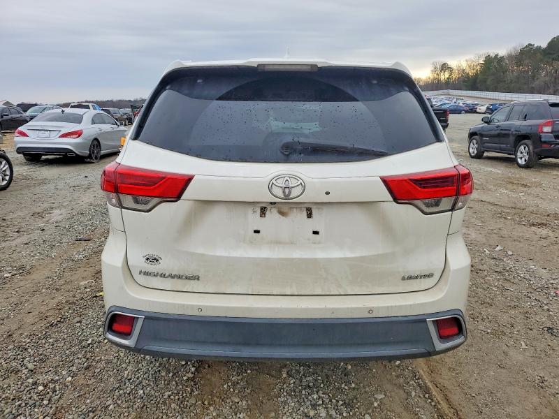 Photo 6 from auction – 2018 TOYOTA HIGHLANDER with VIN 5TDYZRFH6JS259021