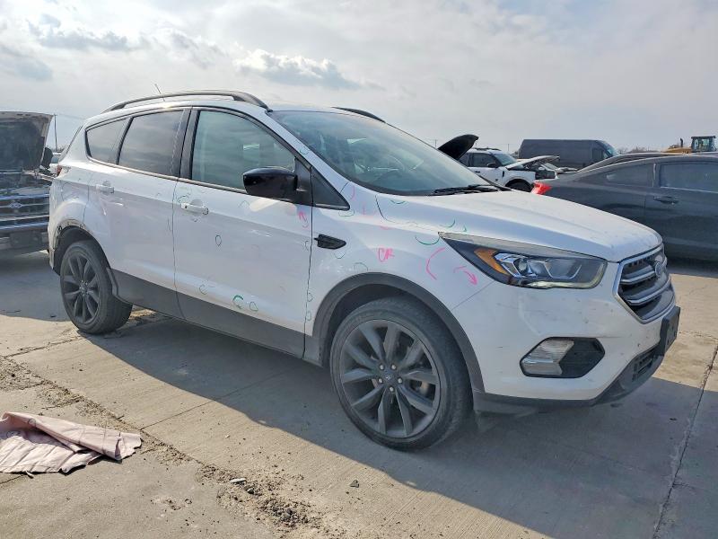 Photo 4 from auction – 2019 FORD ESCAPE with VIN 1FMCU0GDXKUB00771